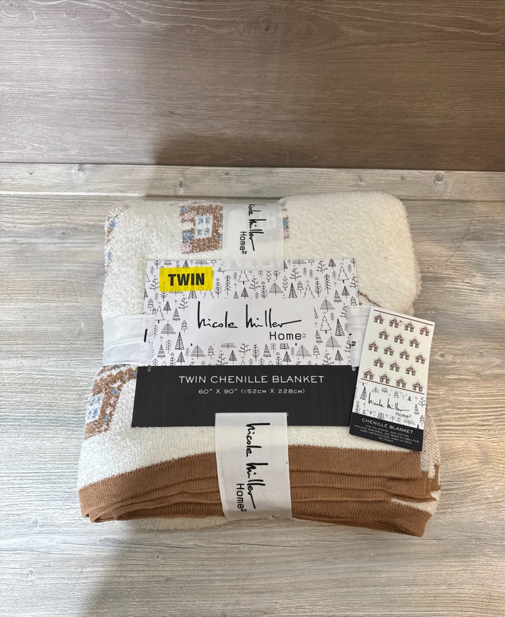 Nicole Miller Twin Size 60"x90" Chenille Blanket Cream Gingerbread House NWT